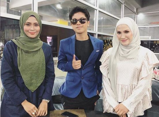 Sherry bersama Siti Nordiana dan Haqiem Rusli ketika siri jelajah Gegar Pagi di Kuantan, Pahang baru-baru ini.